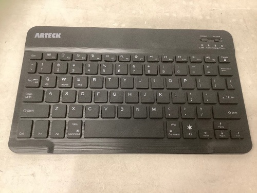 Arteck Wireless Keyboard, E-Comm Return, Powers Up - Lot 514