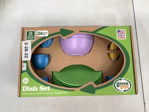 Green Toys Kids Dish Set, Appears new - Lot 296