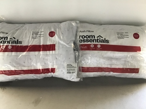 Room Essetials, Plush Pillows, LOT of 2, New, Retail - $13.99 Each - Lot 221