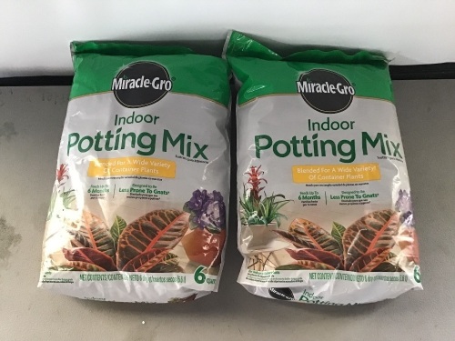 Miracle-Gro, Indoor Potting Mix, 6 Quarts, LOT of 2, New, Retail - $12.99 - Lot 223