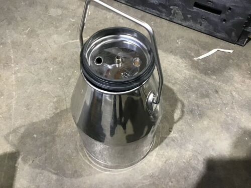 25L Portable Cow Milking Machine - Lot 1012