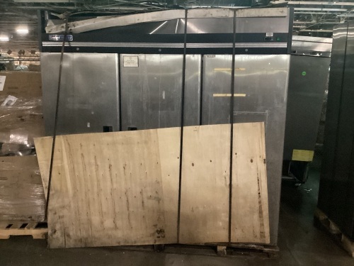 Central Exclusive 69K-036 Reach-in Freezer - 3 Doors   - Lot 671