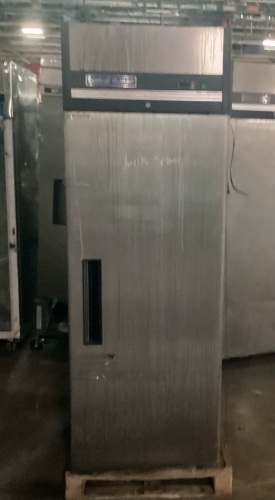 Central Exclusive 69K-031 Commercial Reach-In Refrigerator - 1 Door, 23 Cu. Ft., 26-3/4"W  - Lot 681