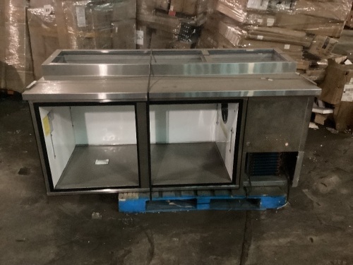 Maxx Cold MXSPP70HC 71" Select Series Pizza Preparation Table with 20.91 cu. ft. Capacity, Casters, Forced Air Refrigeration System  - Lot 1105