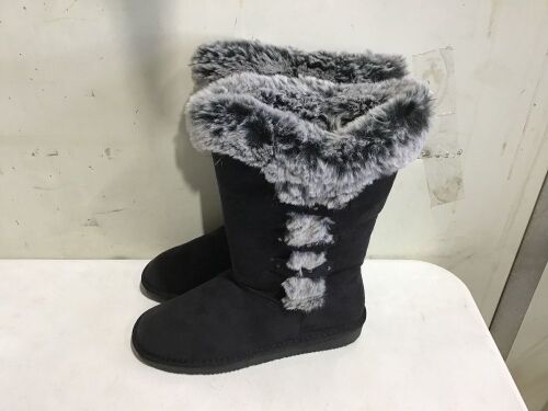 Women's Fur Boots, Size 9 - Lot 997