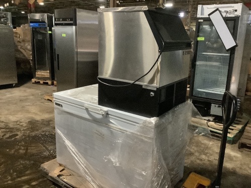 Chest Freezer & Ice Maker - For Parts or Repair  - Lot 157