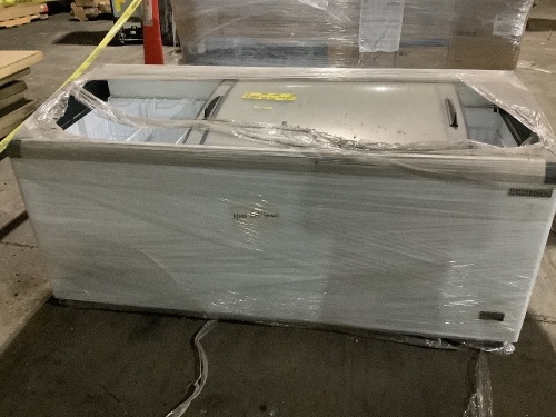 Maxx Cold MXF72CHC-8 14.30 Cu ft Curved Glass Top Chest Freezer Display   - Lot 680