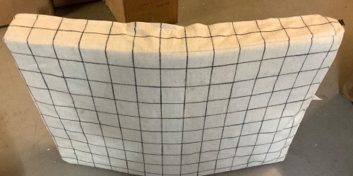 Large Dog Bed, Appears New - Lot 371