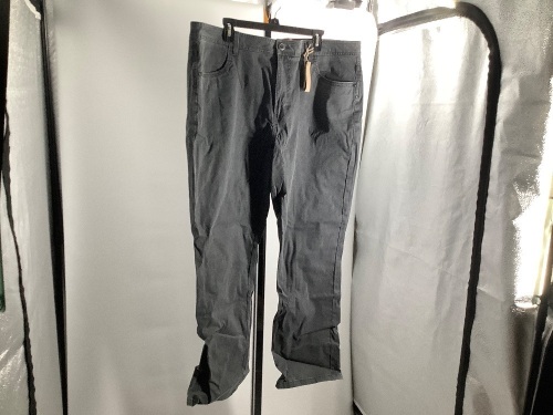 Red Head Men's Jean's 42x32, Appears New - Lot 325