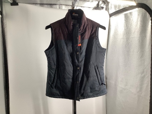 Ascend Insulated Vest, Large, Missing Button, Ecommerce Return - Lot 352