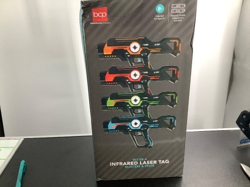 Set 0f 4 Infared Laser Tag Blaster and Vests, Appears New - Lot 368