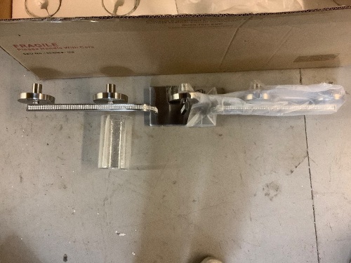 5 Light Vintage Light Fixture, Appears New - Lot 596
