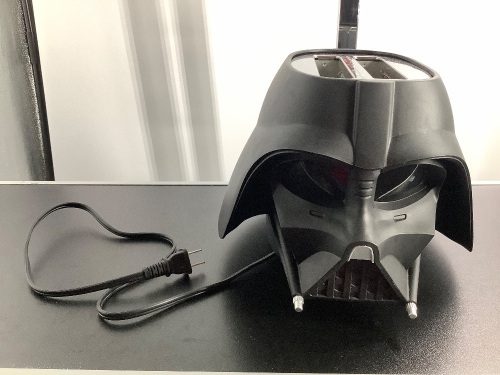 Star Wars Darth Vader Toaster, Powers On, Dirty, Ecommerce Return - Lot 605