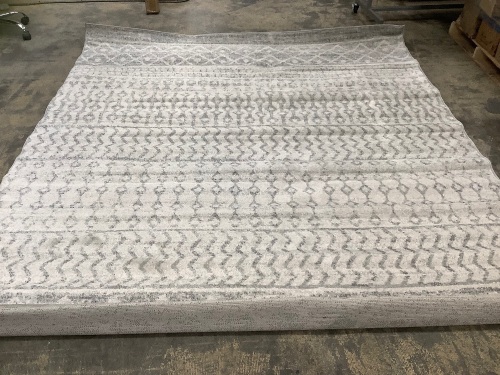 Large Area Rug, Appears new - Lot 388