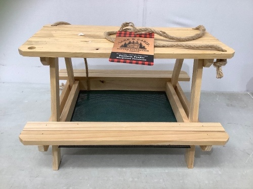 Picnic Table Platform Feeder, Appears new - Lot 452