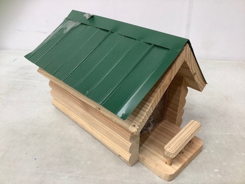 Bee Hive, Loose Roof, E-Comm Return - Lot 488