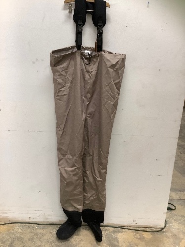 Mens Stockingfoot Waders, L, E-Comm Return, Retail 149.99 - Lot 89