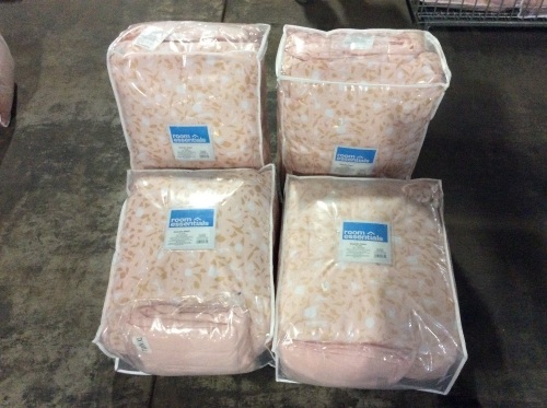 Lot of (4) Room Essentials Blush Bar Hopper Comforter Sets, Twin XL - New - Lot 1302