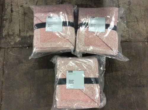 Lot of (3) Sweater Fleece Blankets, Full/Queen - New - Lot 1354