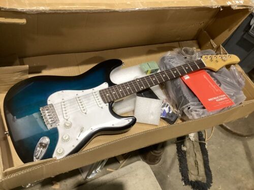 Beginner Electric Guitar Kit with 10W Amp, 39in - Lot 1011
