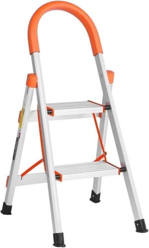 Portable Folding Step Ladder - Lot 925