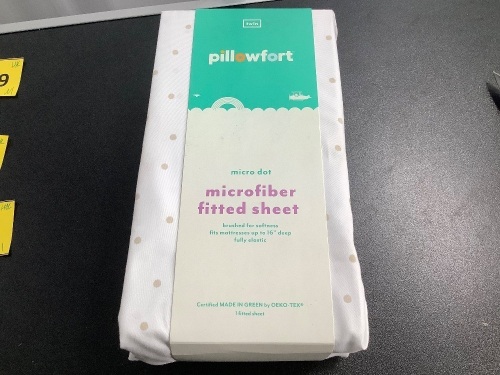 Pillowfort Twin Microfiber Fittd Sheet, Appears New - Lot 135