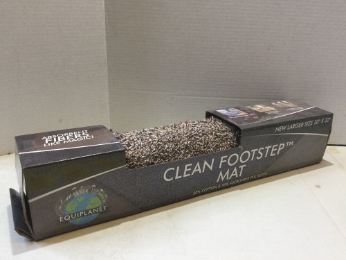 Clean Footstep Mat, 20x32, Appears New - Lot 558