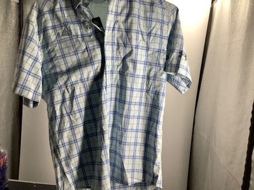 Under Armour Men's Shirt, Medium, Appears New - Lot 435
