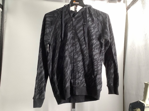 Under Armour Men's Hoodie, Medium, Appears New - Lot 440