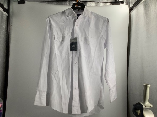 Wrangler Men's Shirt, Medium, Appears New - Lot 475