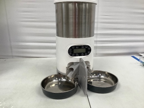 iPettie Automatic Pet Feeder, Powers Up, E-Comm Return - Lot 183