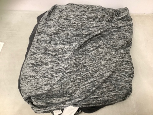 Room Essentials Weighted Blanket, Appears New - Lot 415