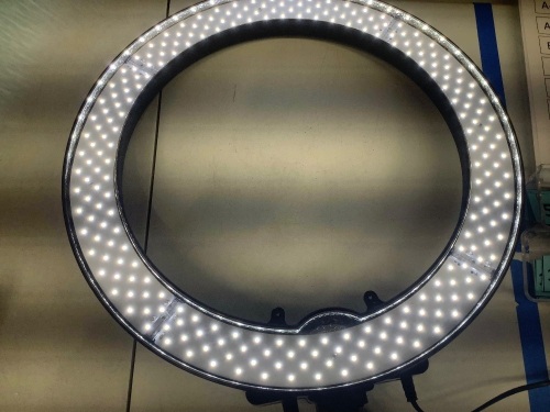 Neewer Ring Light, Works, Appears New - Lot 190
