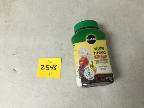 6 Pack of Miracle-Gro Shake-'n-Feed - Lot 2548