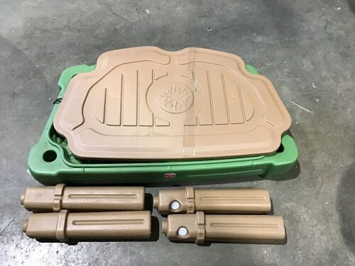 Step 2 Kids Sand Table - Lot 956