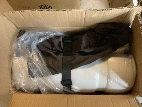 Pet Car Seat, Size 45x29x20cm, Appears New - Lot 389