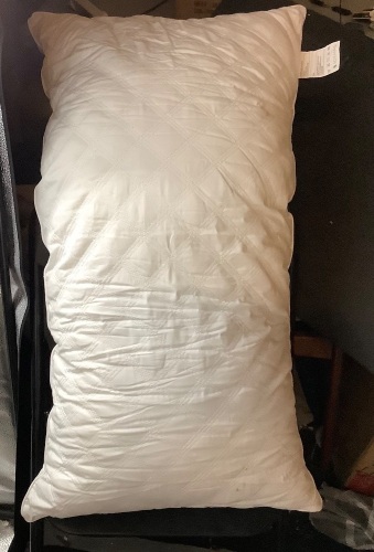 Sormag Luxury Soft Pillow, Appears New - Lot 402