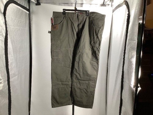 Wrangler Men's Work Pant, 46x30, Appears New - Lot 562