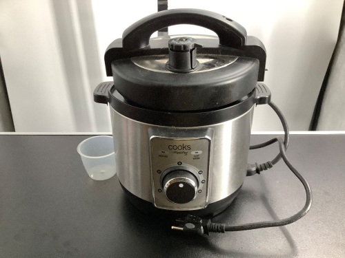 Cooks 2 Quart Fast Pot Jr. Multi Cooker, Dirty, Ecommerce Return - Lot 383