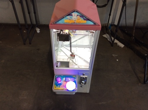 Magic House Claw Machine - Front Glass & Pully String Broken, Powers On, Crane Moves  - Lot 521