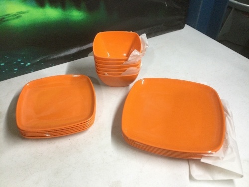Melange 18-Piece 100% Melamine Square Dinnerware Set, Red Orange - Appear New  - Lot 374