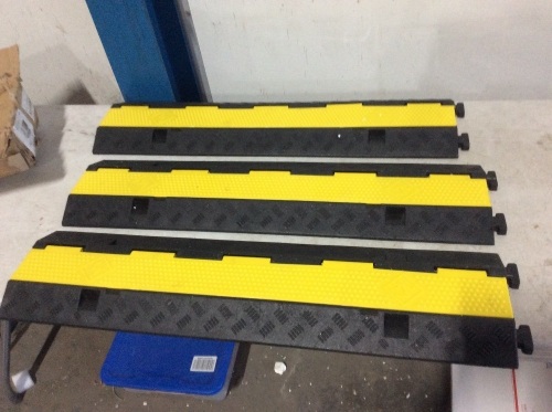 VEVOR 11000lbs per Axle Capacity Protective Cable Ramps, Set of 3 - Appear New - Lot 878