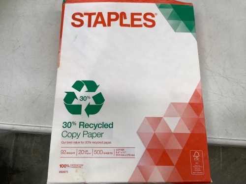 Lot of (7) Reams Staples Copy Paper, E-Comm Return - Lot 303