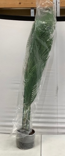 Atrificial Plant, Appears New - Lot 467