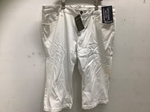 Natural Reflections Women's Shorts, Size 18, Has Some Stains, E-Comm Return - Lot 485