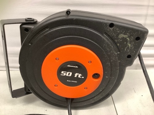 DEWENWILS Retractable Extension Cord Reel, Powers Up, E-Comm Return - Lot 45