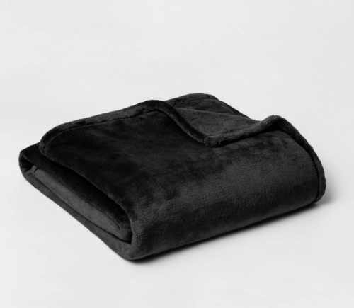 King Microplush Bed Blanket Black - Threshold™, Like New, retail - $35 - Lot 113