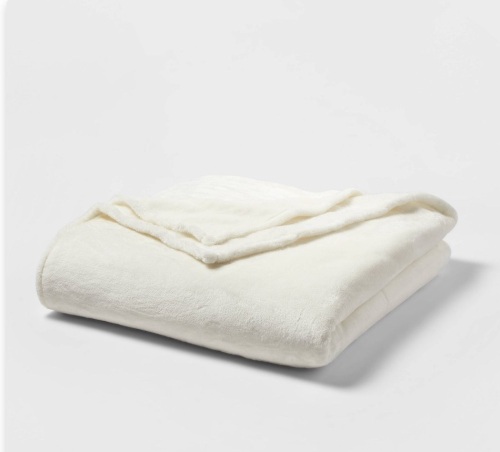 Full/Queen Microplush Bed Blanket Sour Cream - Threshold, Like New, Retail - $30 - Lot 311