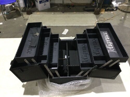Joligrace Makeup Train Case  - Lot 221