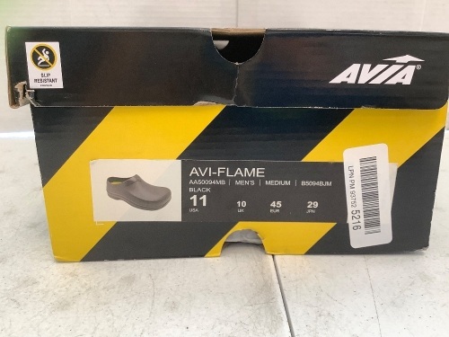 Avia Slip Resistant Mens Shoes, Size 11, Appears New - Lot 229